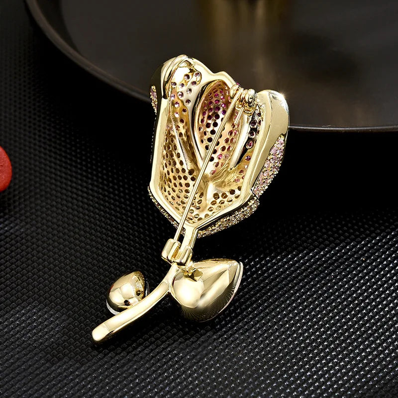 SUYU Rose Light Luxury Brooch 2024 New Design Exquisite Women's Retro Elegant Brooch Overcoat Accessories Pin Holiday Gift