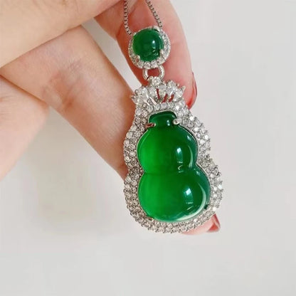 Fashionable and Elegant Jewelry Women's Light Luxury Green Simulated Jade Gourd Necklace Fashionable and Elegant Birthday Gift