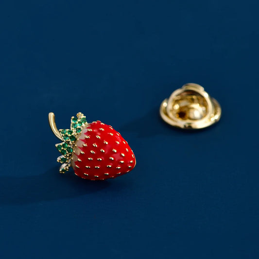 SUYU Winter New Japanese Cute Strawberry Brooch Women's Fashion Jewelry Personalized Water Needle Button Accessories Brooch