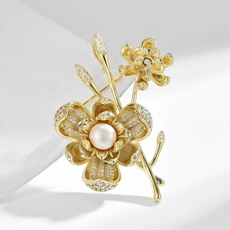 SUYU New women's light luxury plum blossom brooch fashionable and elegant imitation pearl brooch versatile and niche design