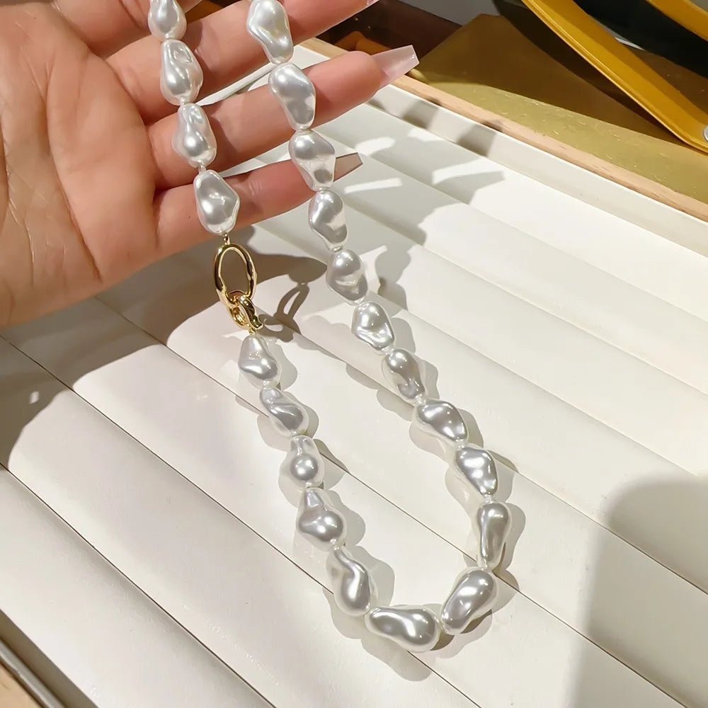 Women's Light Luxury Design Elegant Baroque Imitation Pearl Necklace Versatile and Unique Design Sense Fashion Sweater Chain