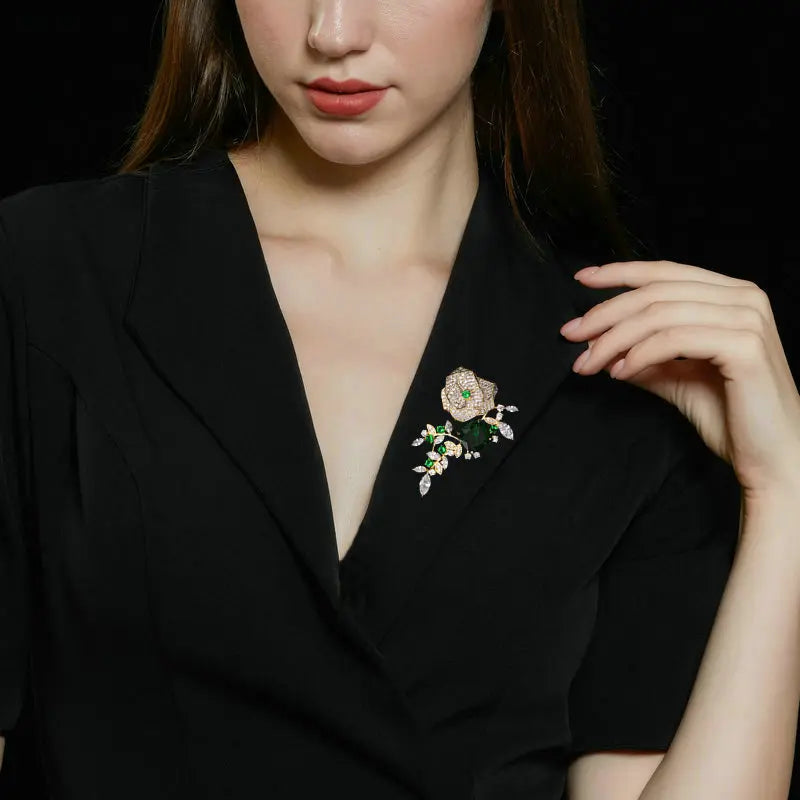 SUYU New Fashionable Women's Luxury Design Flower Brooch Elegant Accessories Camellia Brooch Festival Gift