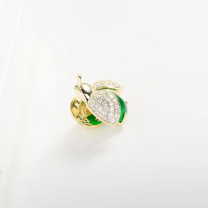 SUYU Elegant Small Brooch With Cubic Zirconia Inlaid In The Neck Pin Collar Style Clothing With Corsage