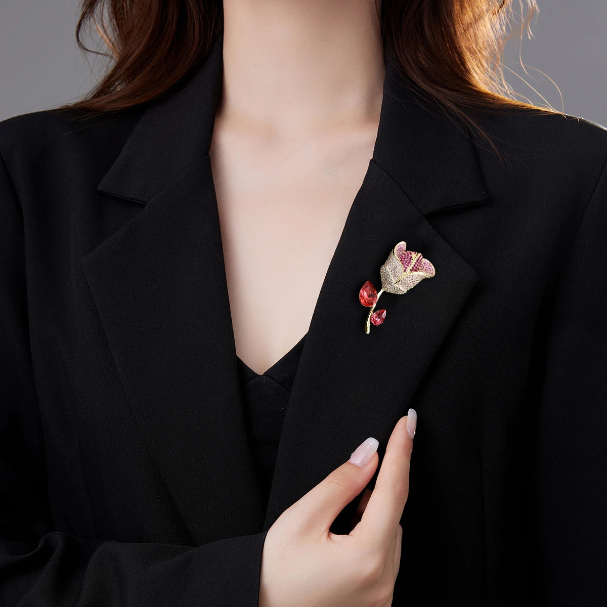 SUYU Rose Light Luxury Brooch 2024 New Design Exquisite Women's Retro Elegant Brooch Overcoat Accessories Pin Holiday Gift