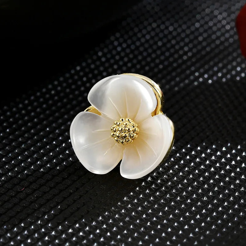 SUYU Mini Button Collar Small Flower Brooch Summer Delicate Pin Fixed Clothing Brooch