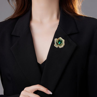 SUYU Fashionable Women's Luxurious Brooch Flower Style Exquisite Brooch Winter New Trend Brooch