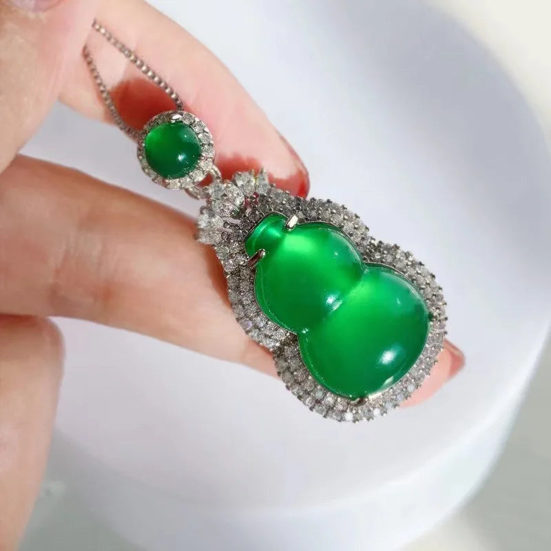 Fashionable and Elegant Jewelry Women's Light Luxury Green Simulated Jade Gourd Necklace Fashionable and Elegant Birthday Gift