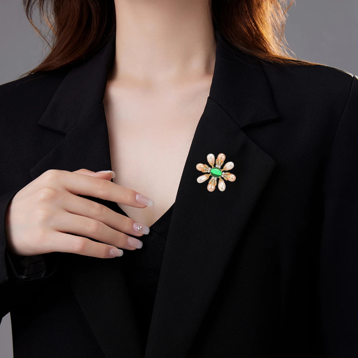 SUYU Winter Flower Brooch Women's Designer Brooch Luxurious Elegant Exquisite Coat Accessories Holiday Gift Party Pins