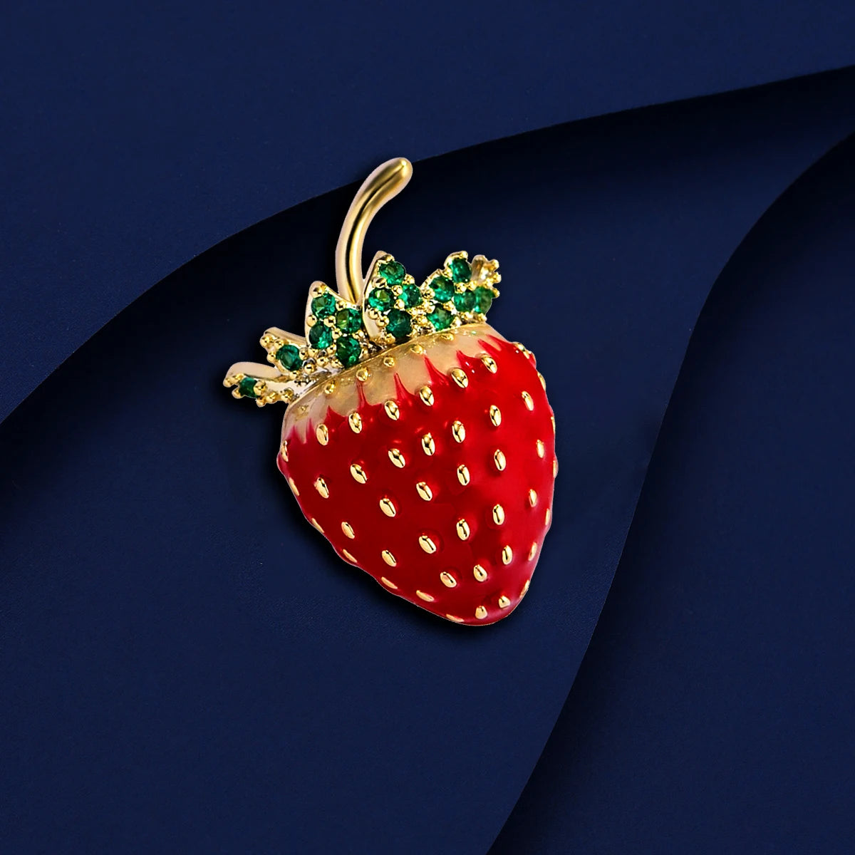 SUYU Winter New Japanese Cute Strawberry Brooch Women's Fashion Jewelry Personalized Water Needle Button Accessories Brooch