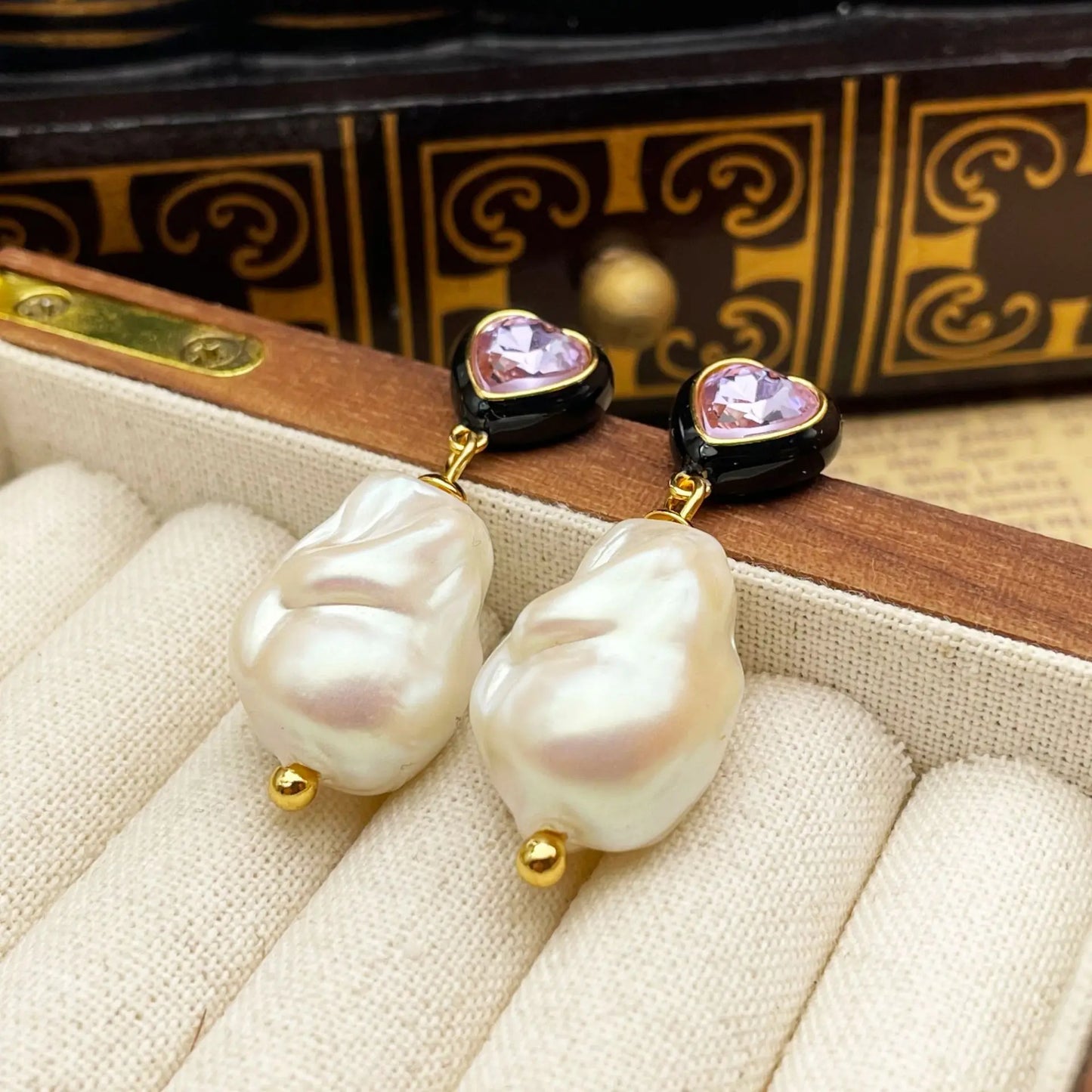 SUYU Spring New French Retro Women's Luxury Simulation Pearl Earrings Light Luxury Love Dropping Glaze Earrings Fashion Jewelry