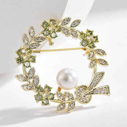 Women's Luxury Flower Brooch Simulated Pearl Brooch Design Fashionable And Elegant Style Pin Accessories Flower Festival Gift